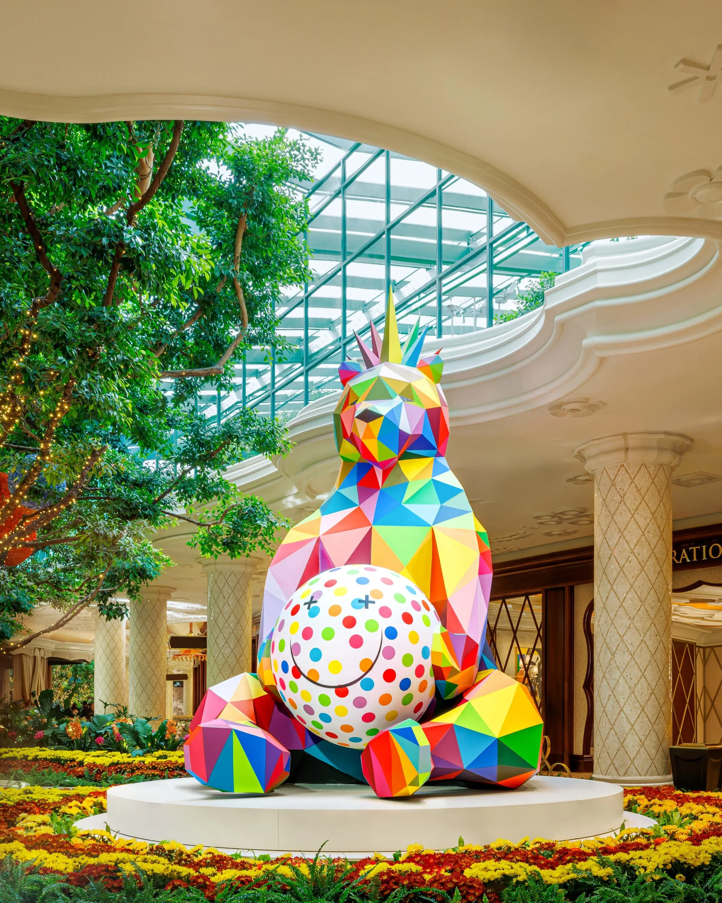 Wynn Las Vegas - Daytime Atrium King Bear